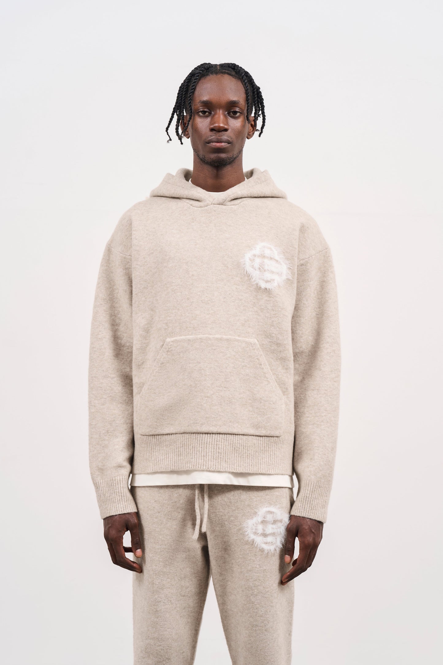 FLUFFY EMBLEM KNITTED HOODIE - BEIGE