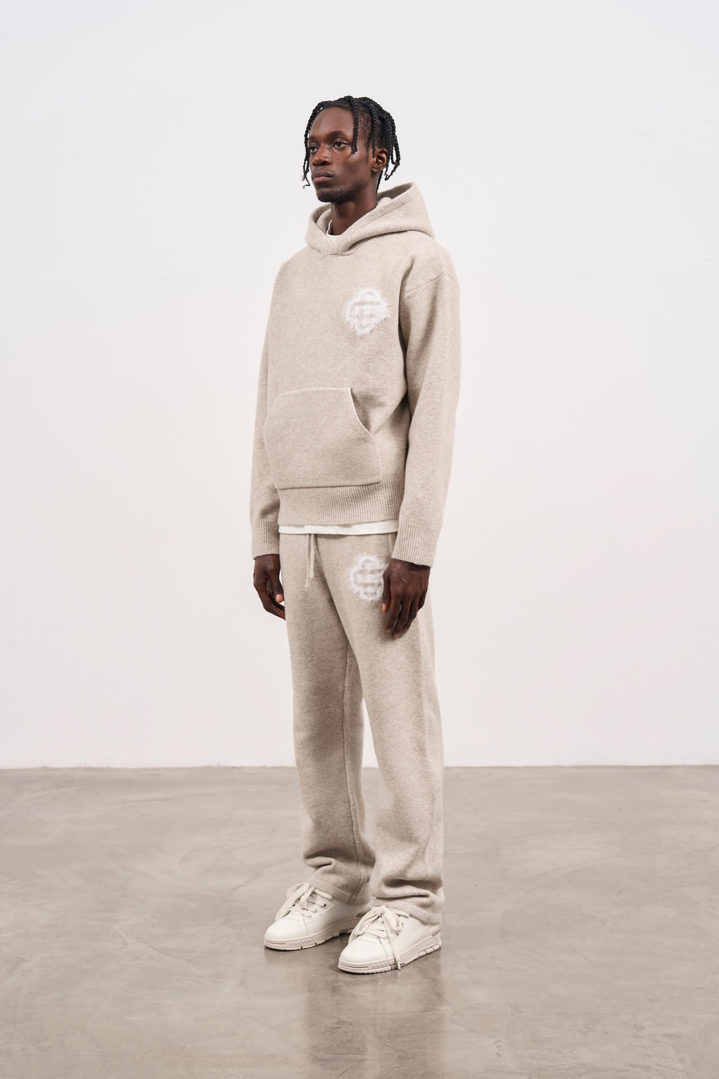 FLUFFY EMBLEM KNITTED HOODIE - BEIGE