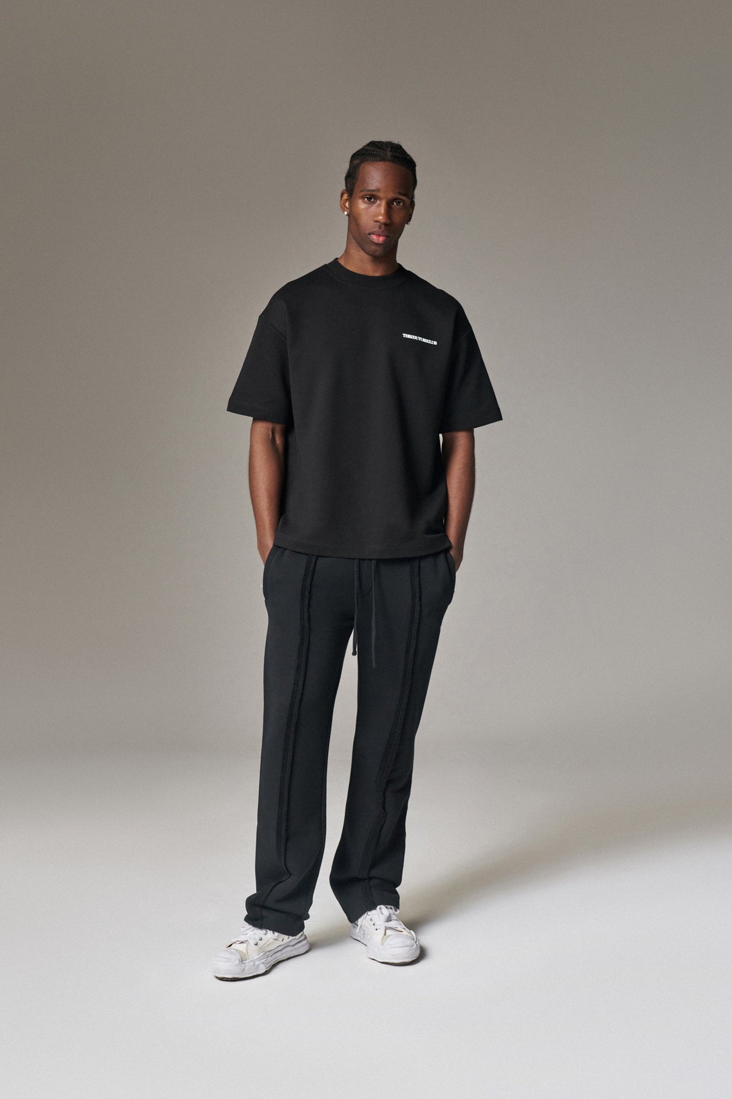 HEAVYWEIGHT COPYRIGHT T-SHIRT - BLACK