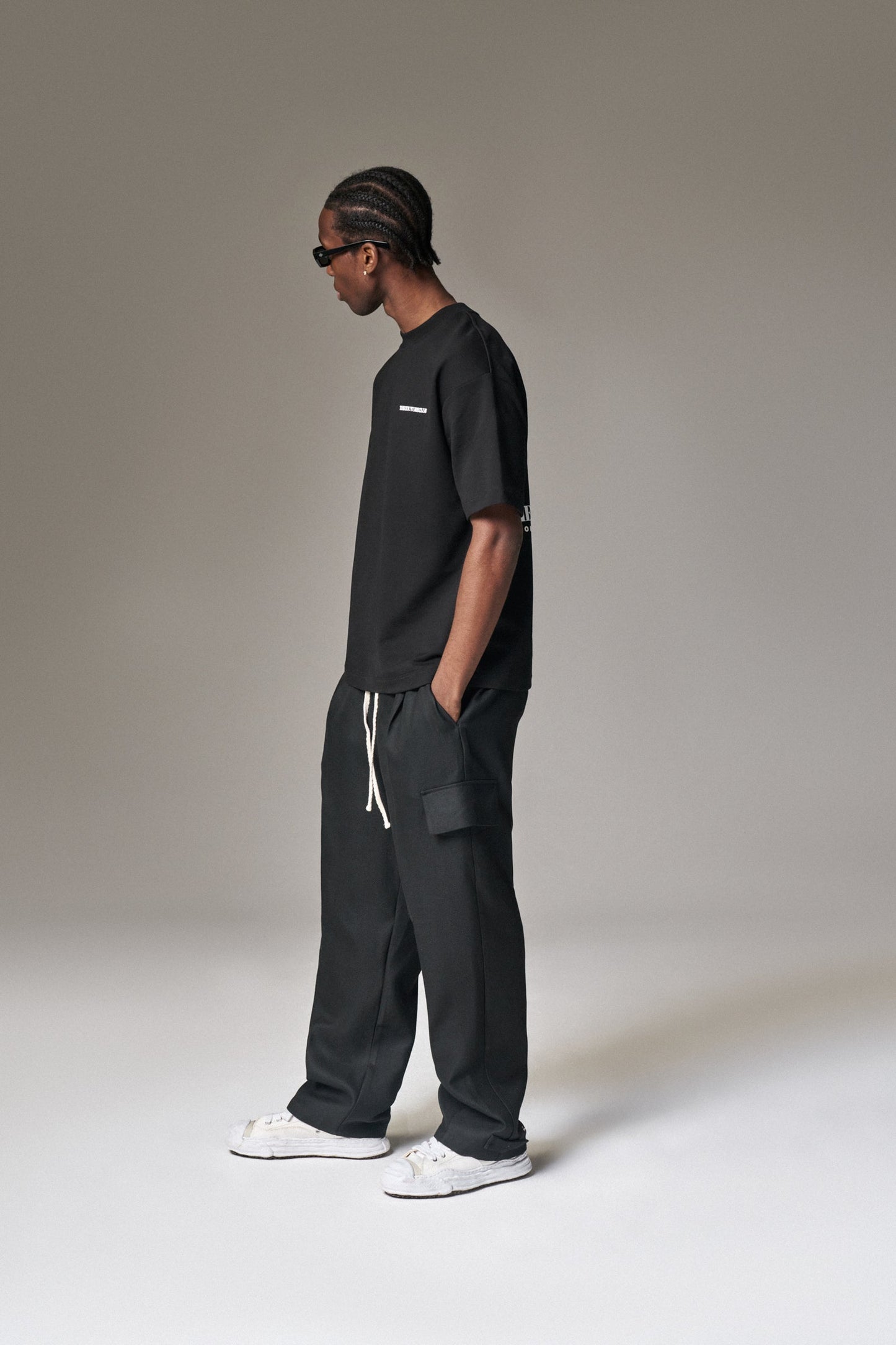 HEAVYWEIGHT COPYRIGHT T-SHIRT - BLACK
