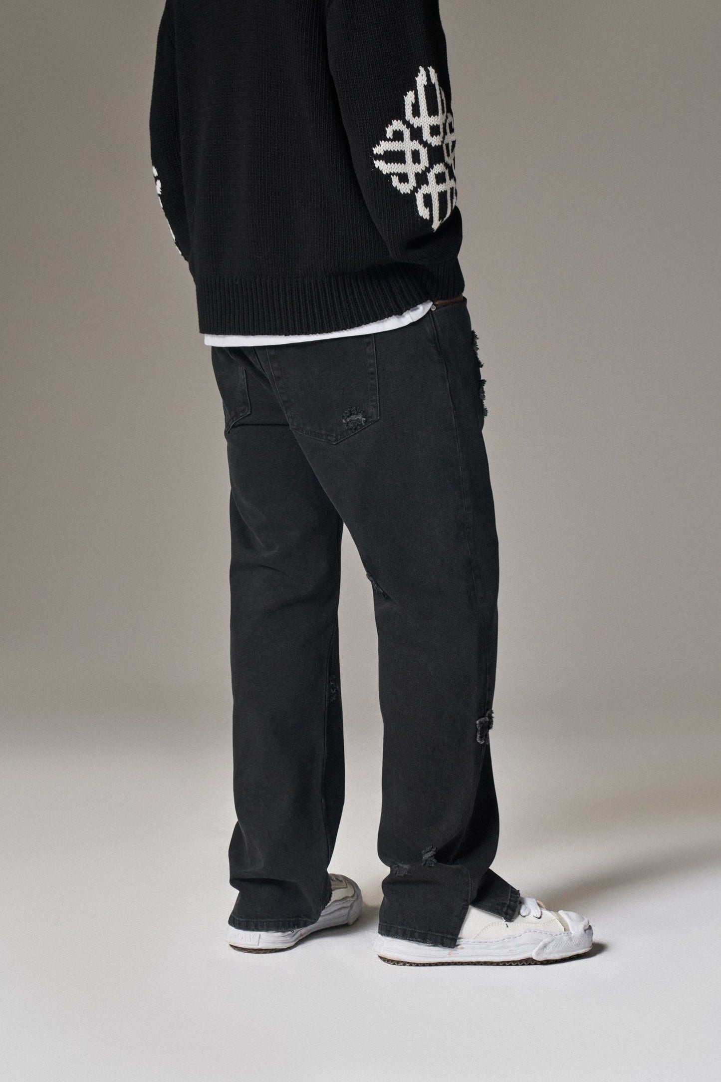 STAR APPLIQUE DENIM JEANS - WASHED BLACK