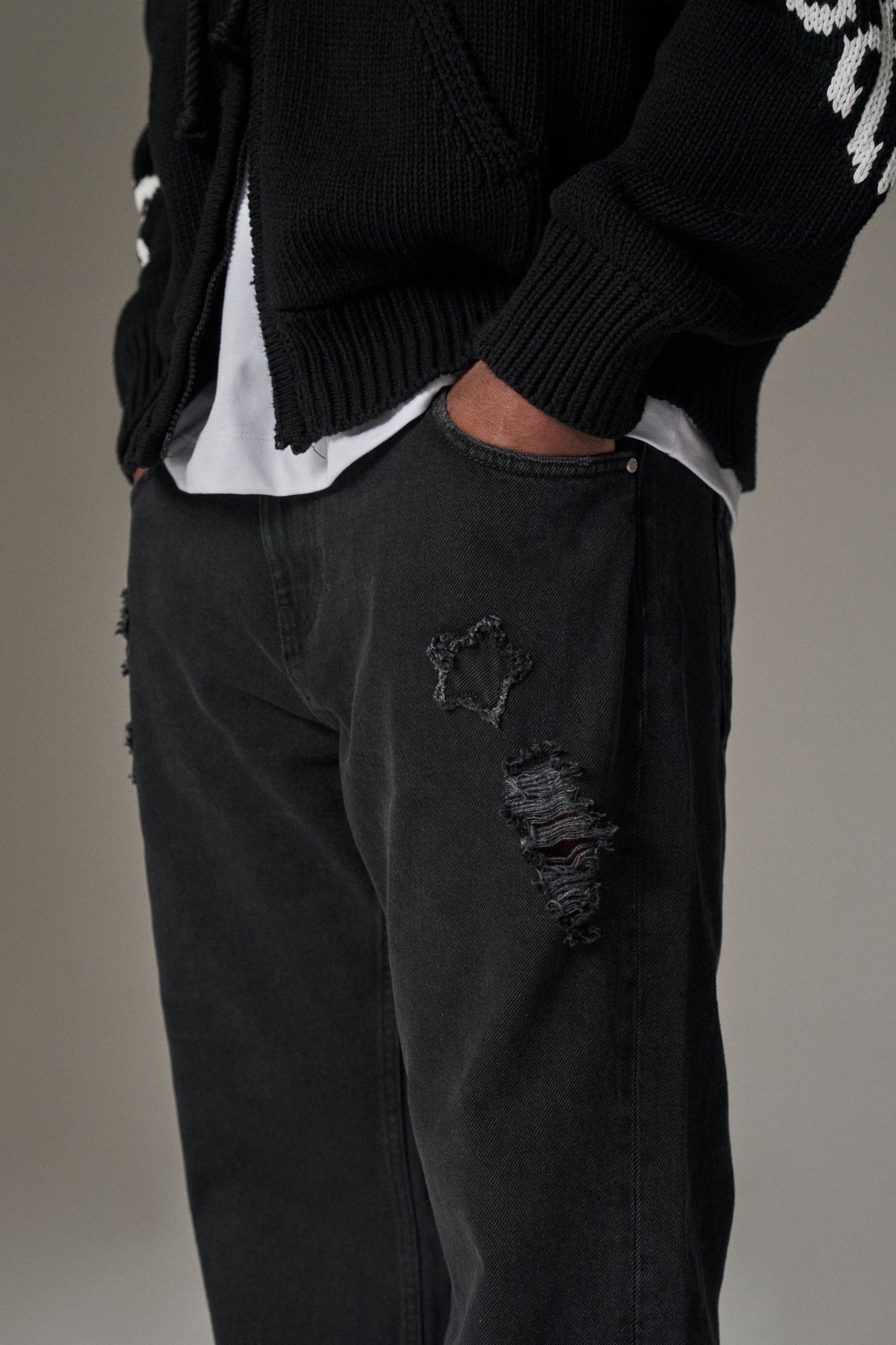 STAR APPLIQUE DENIM JEANS - WASHED BLACK