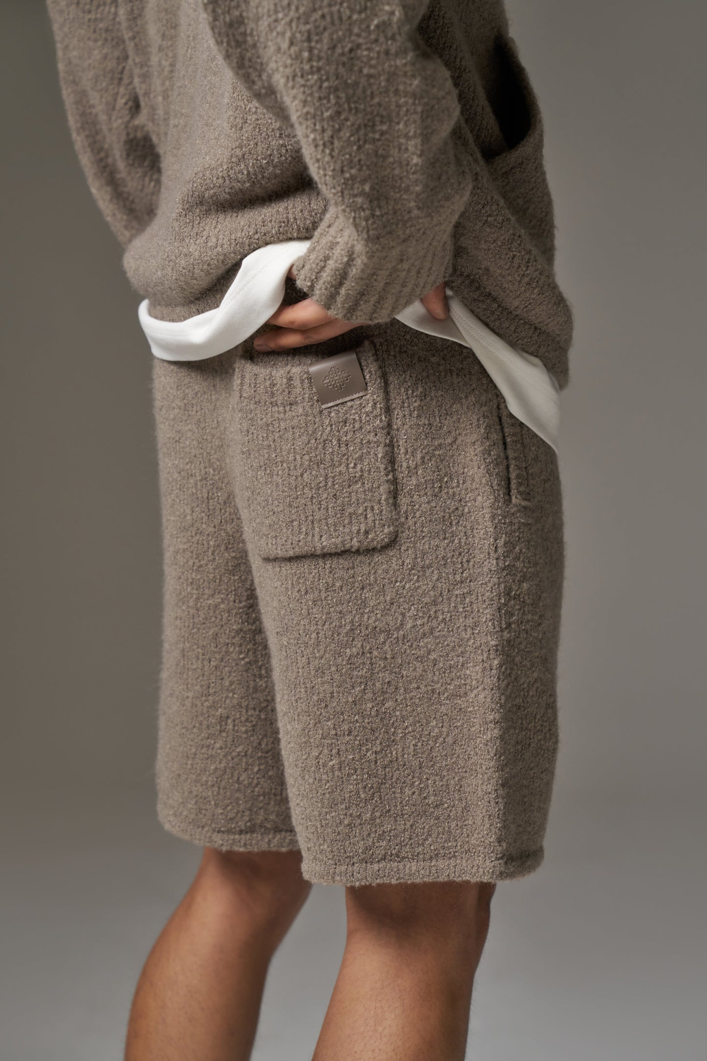 BOUCLE KNIT SHORTS - BROWN