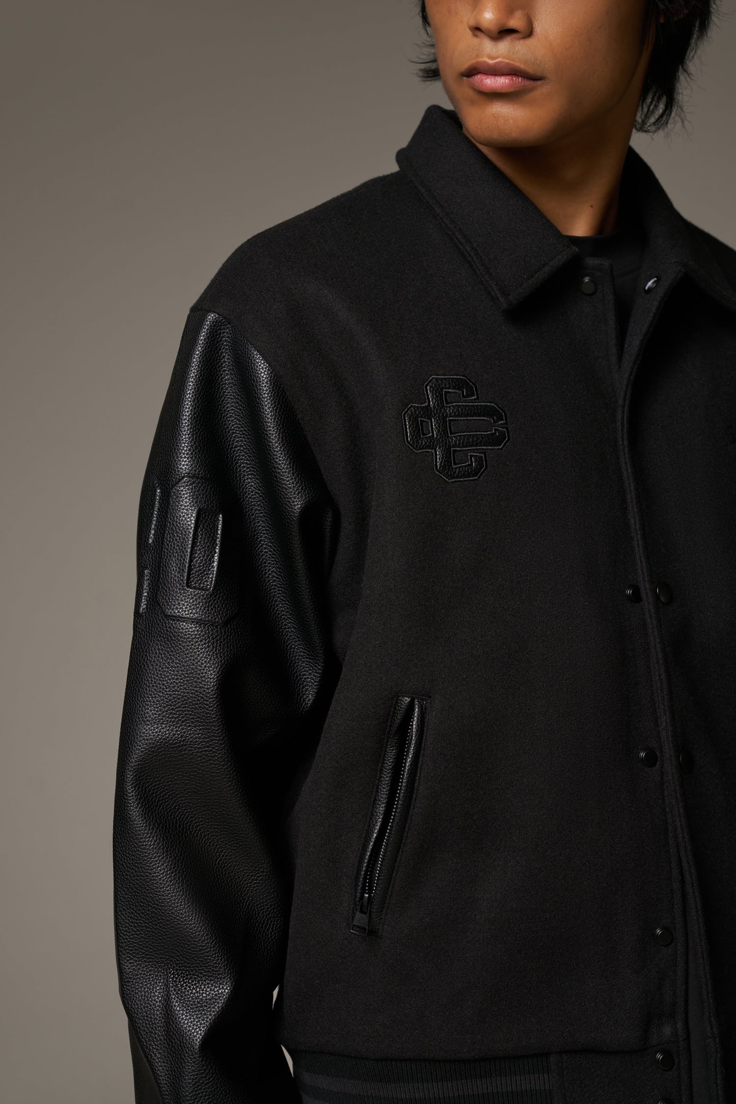 EMBLEM CHENILLE VARSITY JACKET - BLACK