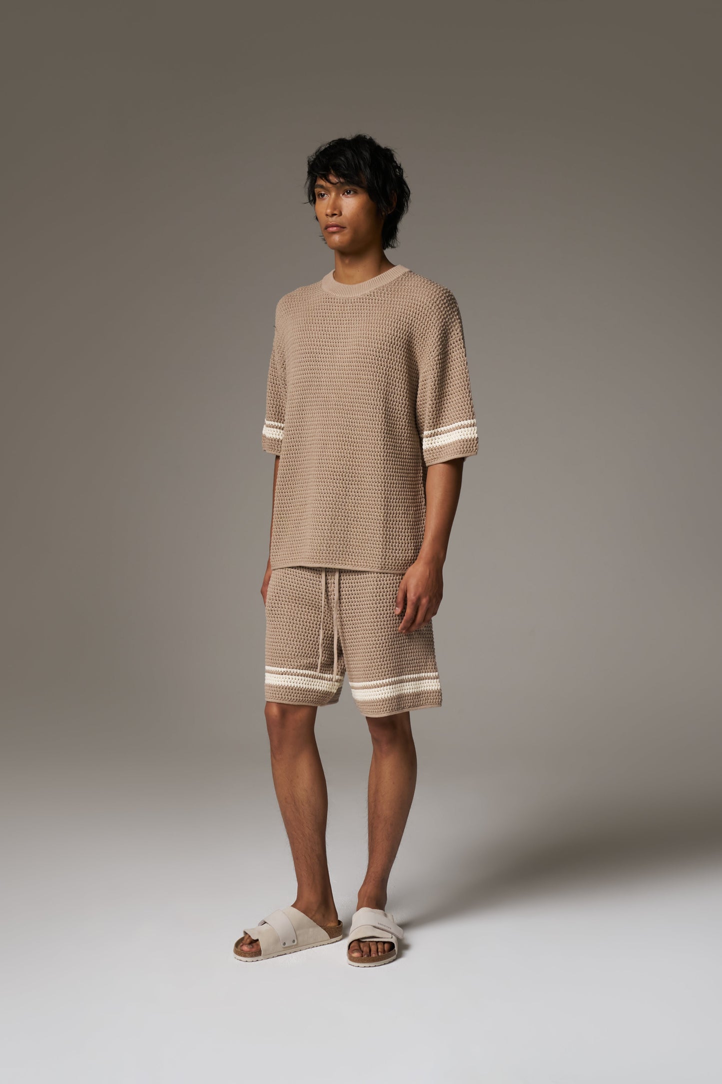 CROCHET KNITTED CONTRAST STRIPE T-SHIRT - BROWN