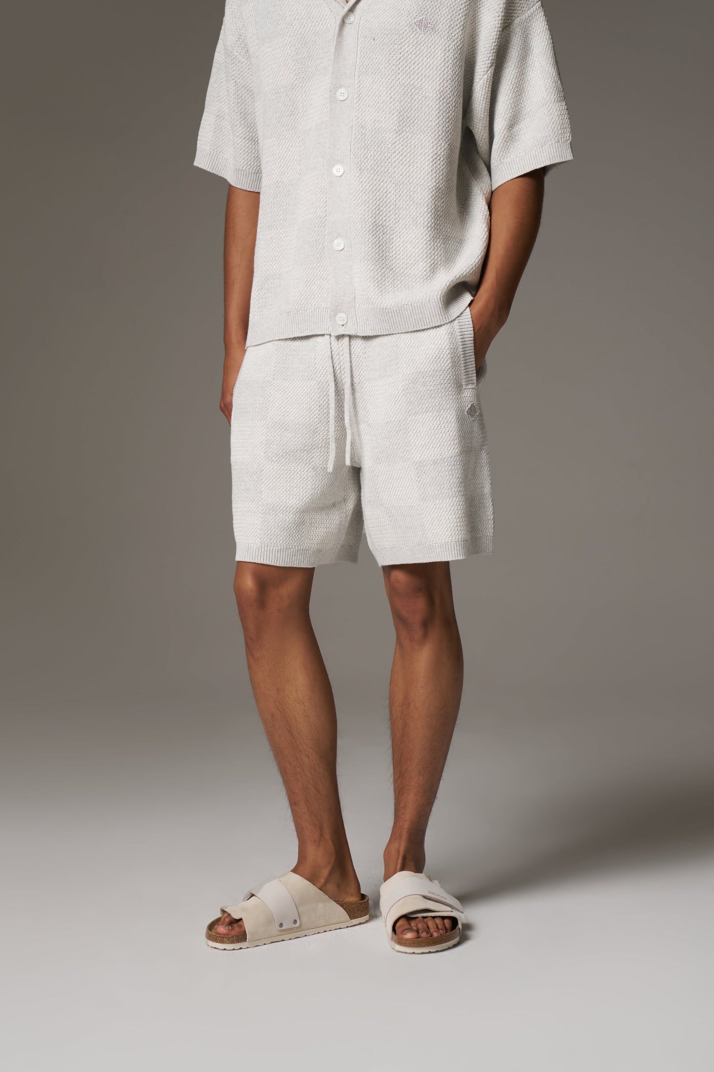 KNITTED CHECKERBOARD SHORTS - GREY
