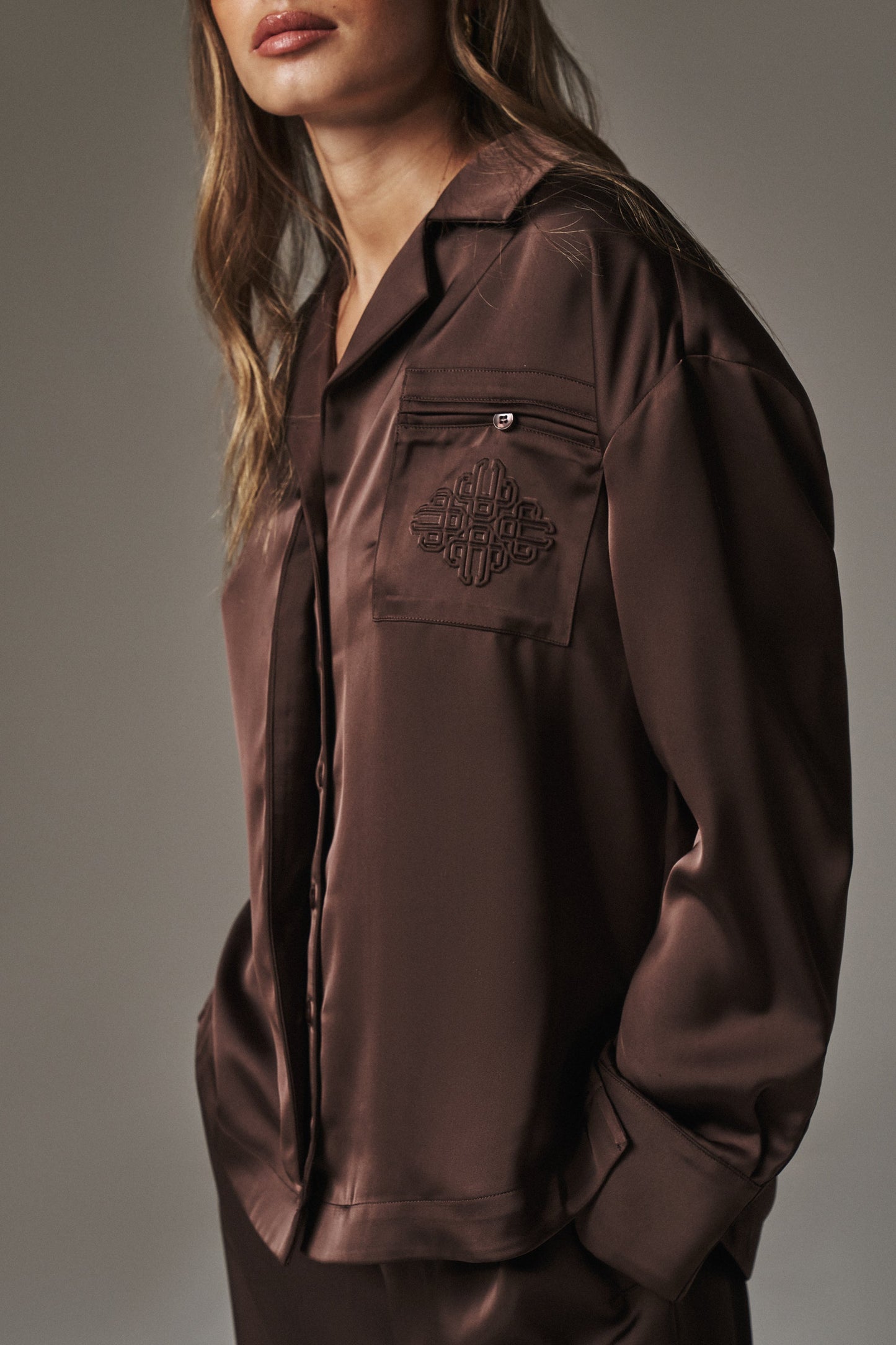 SATIN TAILORED RELAXED SHIRT - DEEP CHOCOLATE