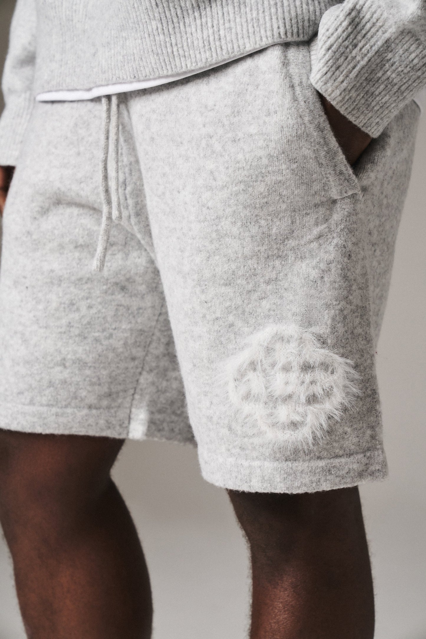 FLUFFY EMBLEM KNITTED SHORTS - GREY MARL
