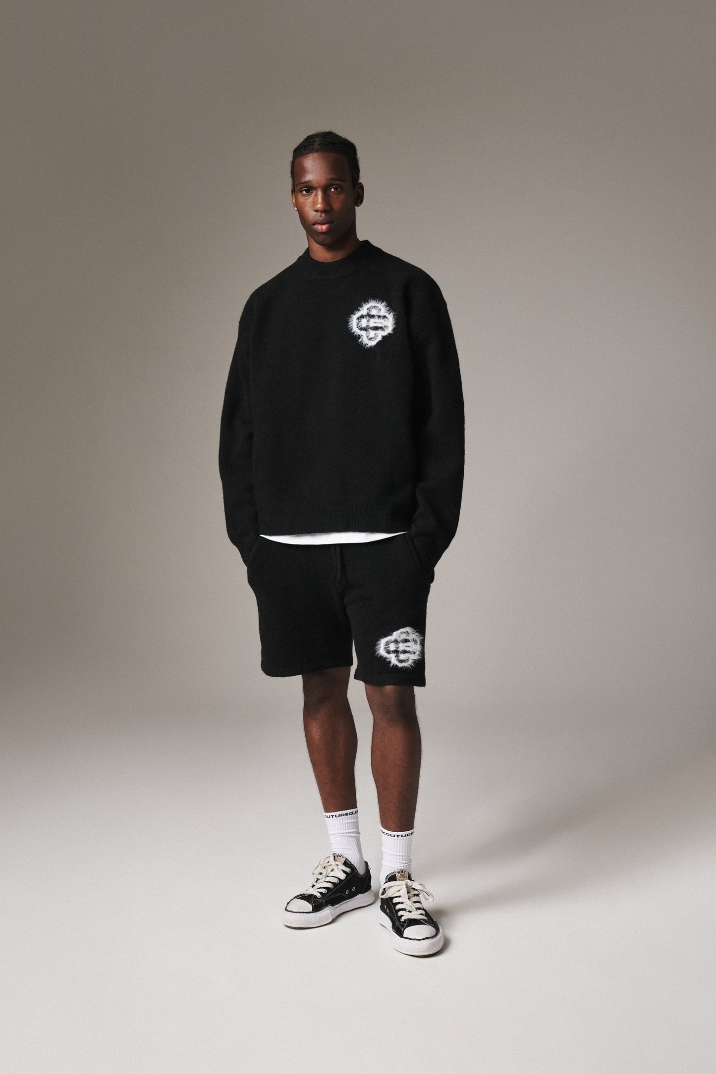 FLUFFY EMBLEM KNITTED SHORTS - BLACK