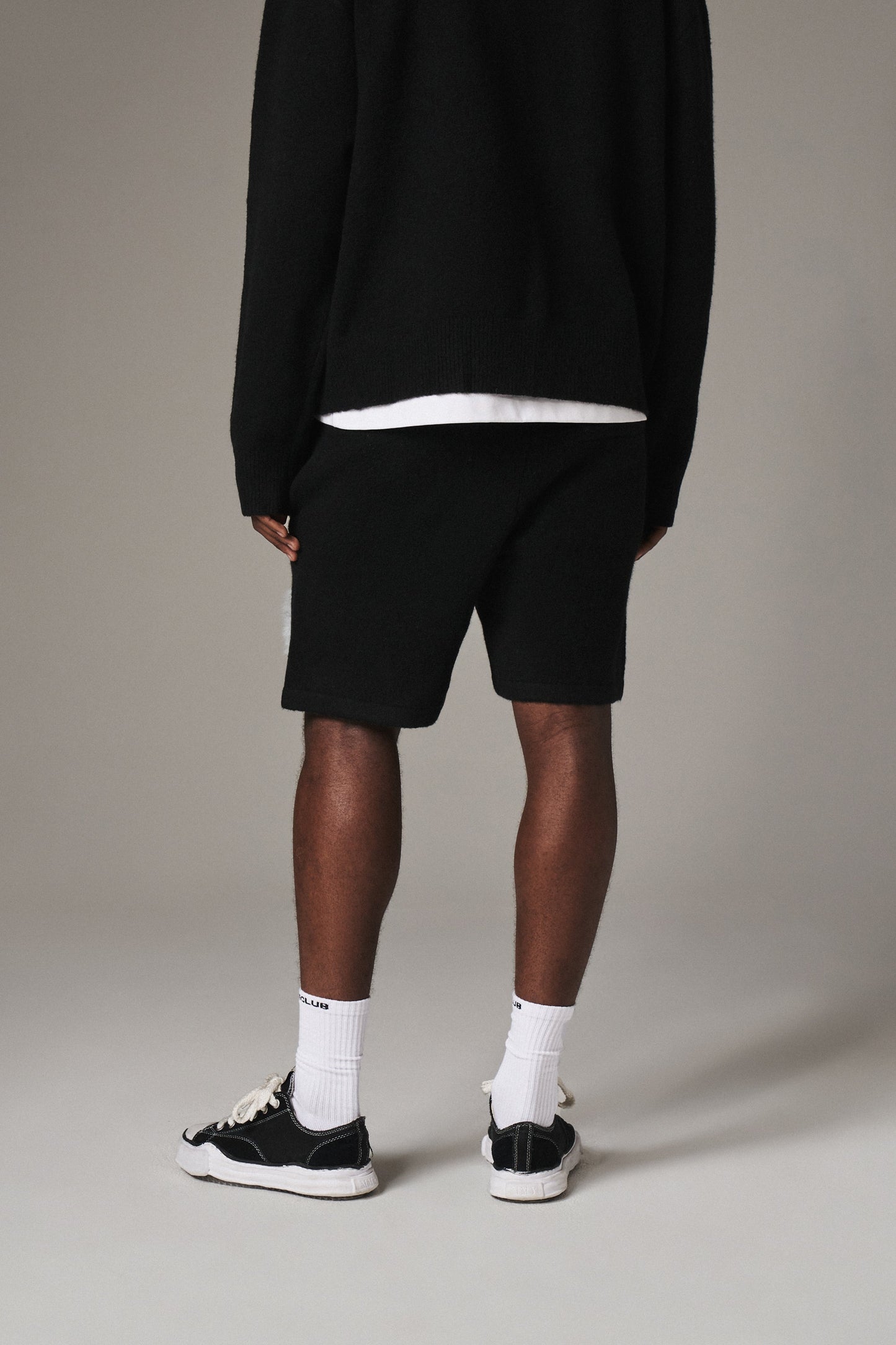 FLUFFY EMBLEM KNITTED SHORTS - BLACK