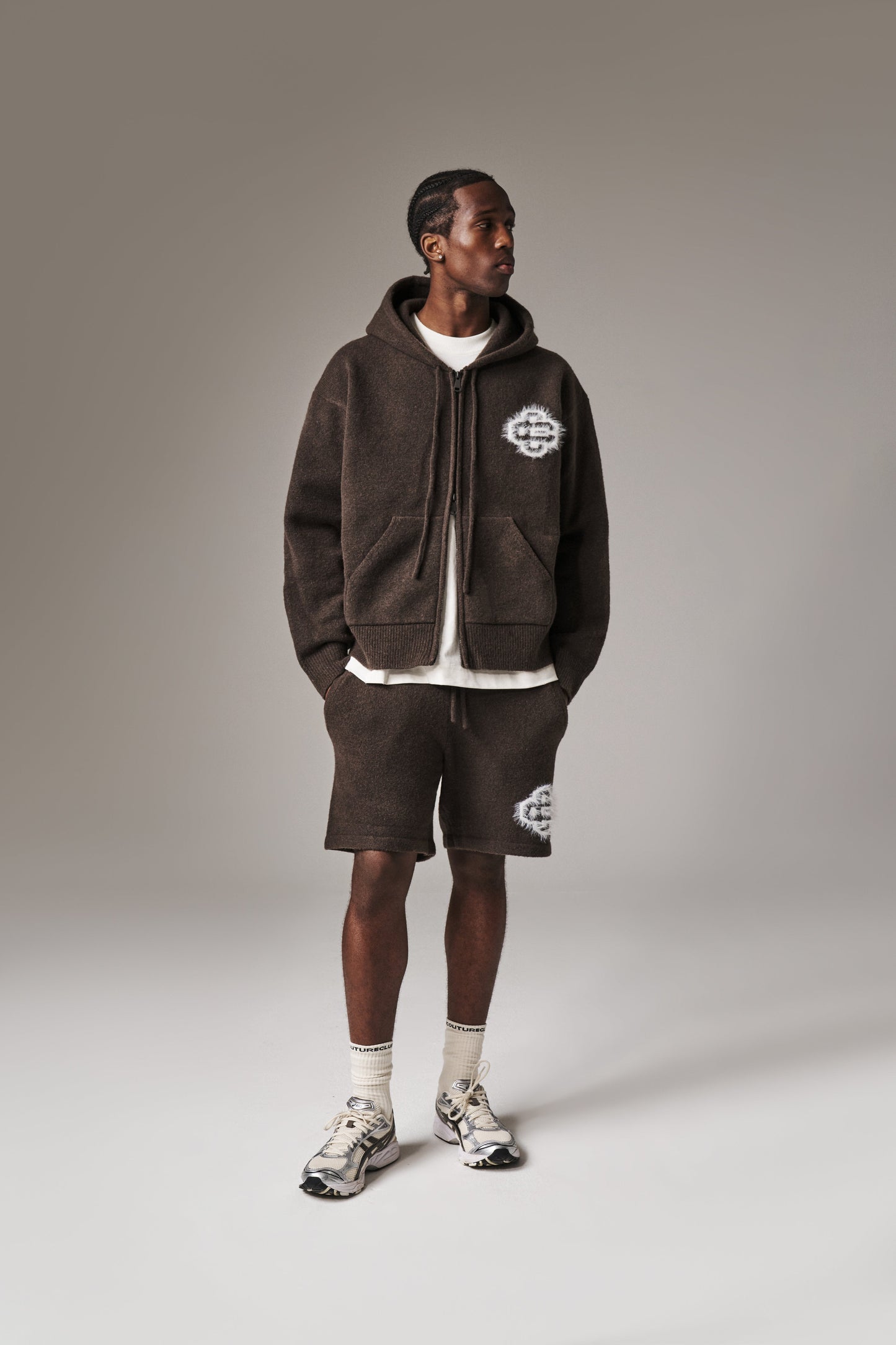 FLUFFY EMBLEM KNITTED SHORTS - BROWN