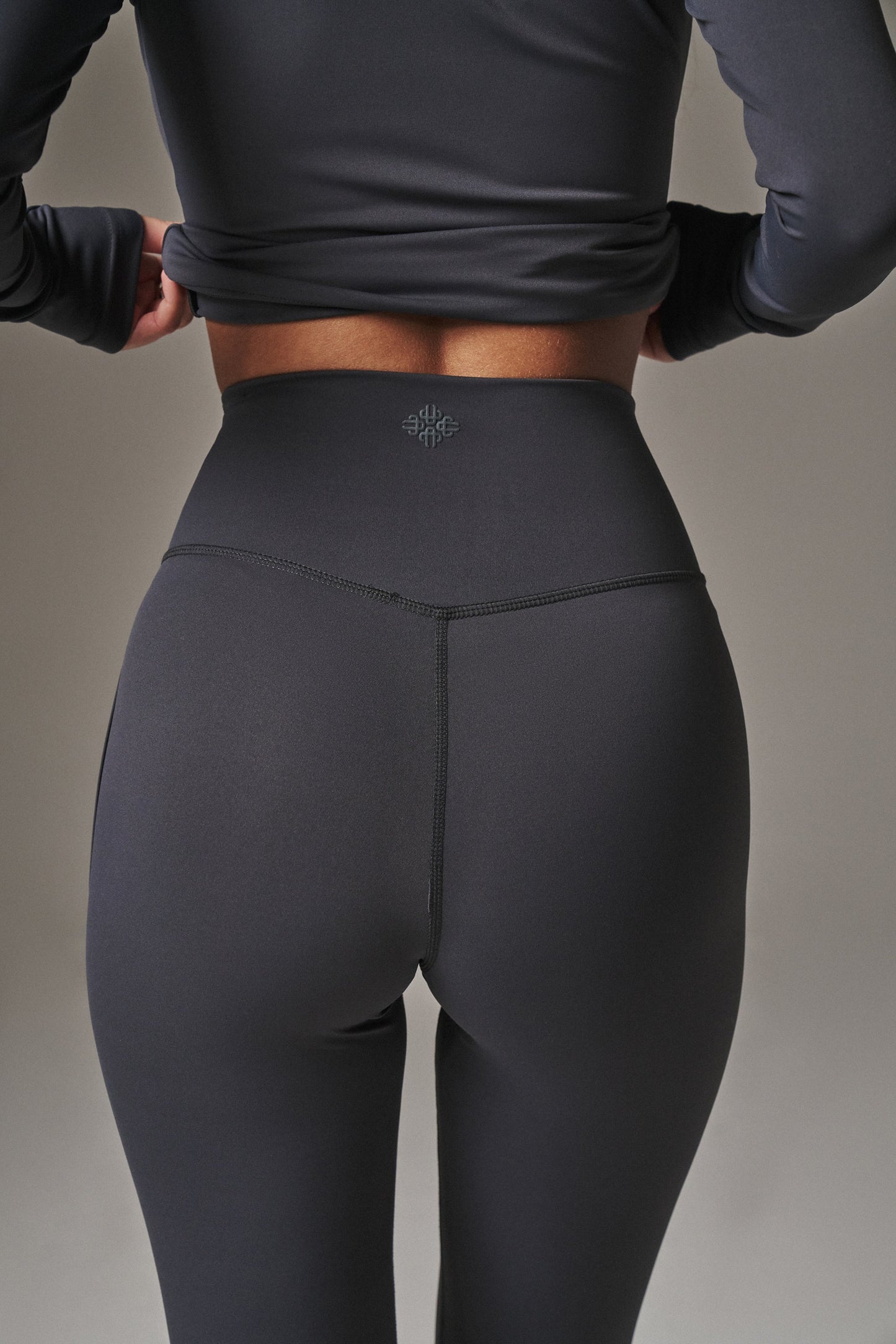 SCULPTING STRETCH CROSSOVER LEGGINGS - MIDNIGHT GREY