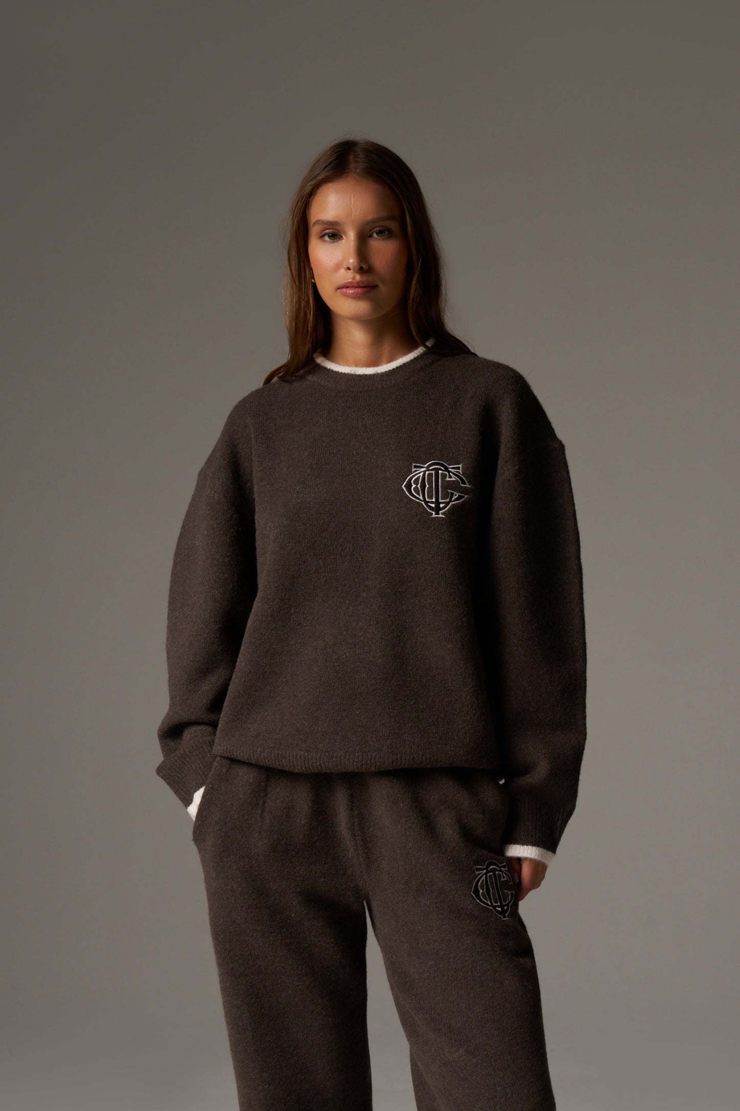 MONOGRAM KNITTED CREW - BROWN