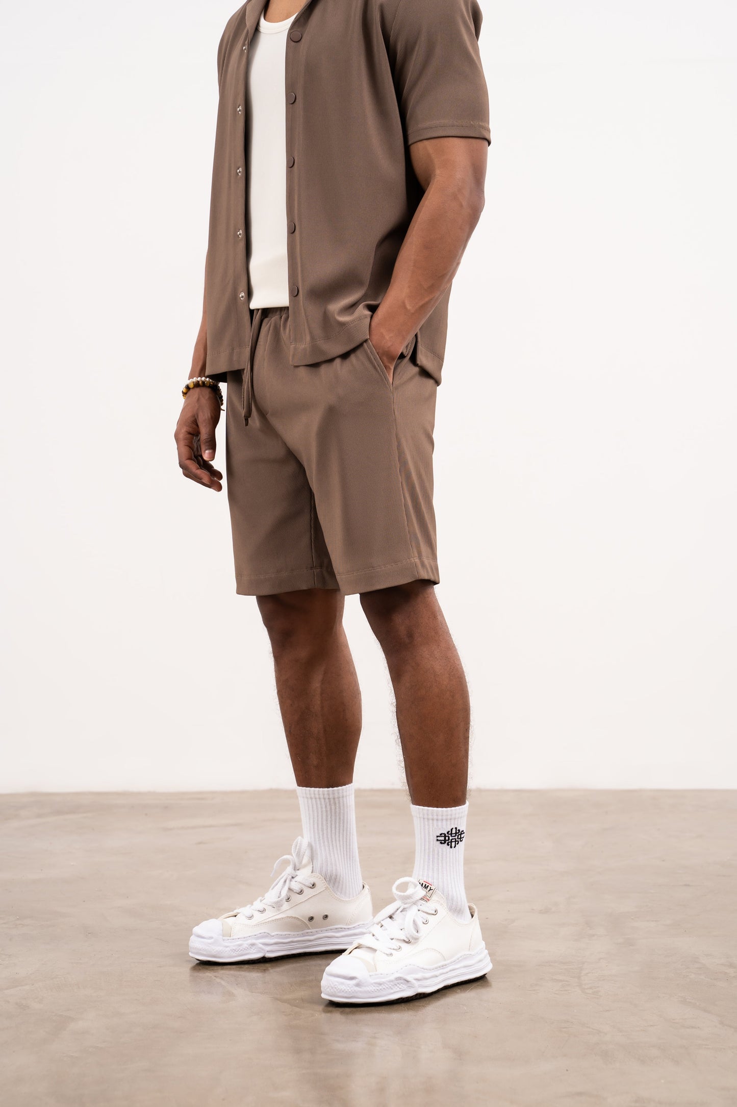 RIB TEXTURED SHORTS - BROWN