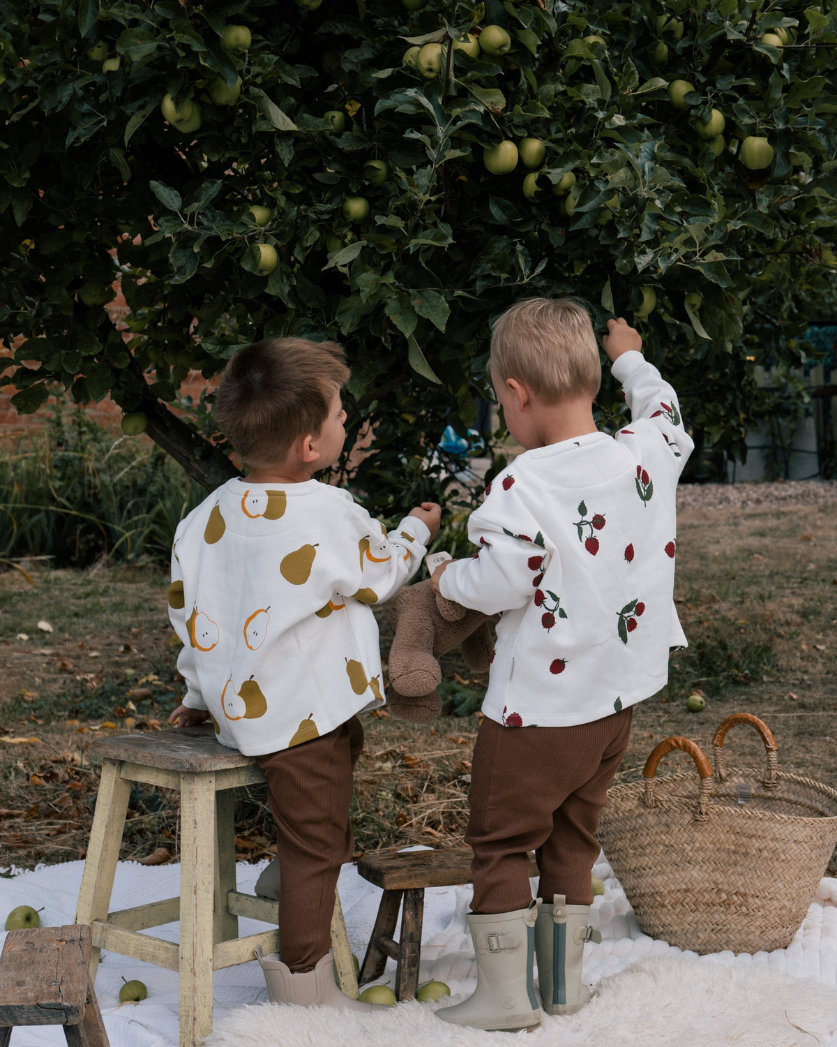 Organic cotton Wildgreen sweater in Autumn Pear print, worn by toddler, sustainable unisex and gender-neutral clothing for kids