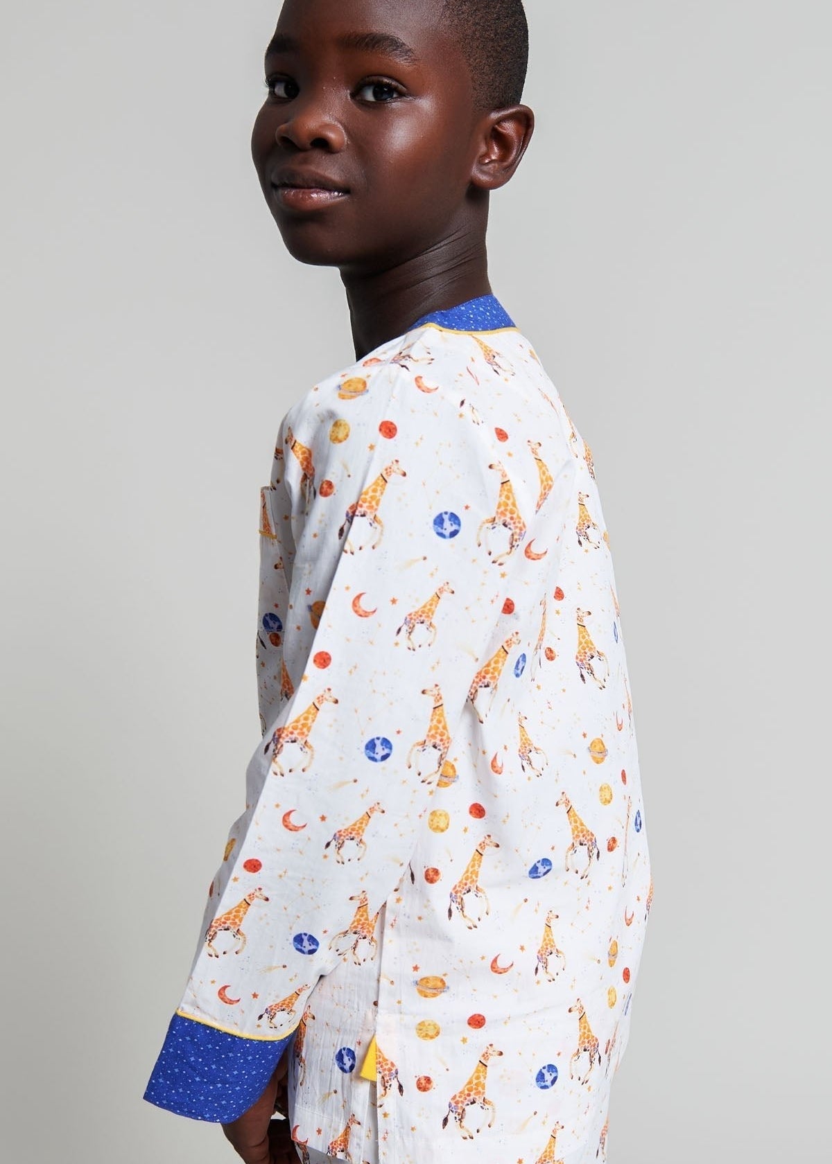 giraffe space odyssey - organic cotton kids pyjama set - Kutti Lulu
