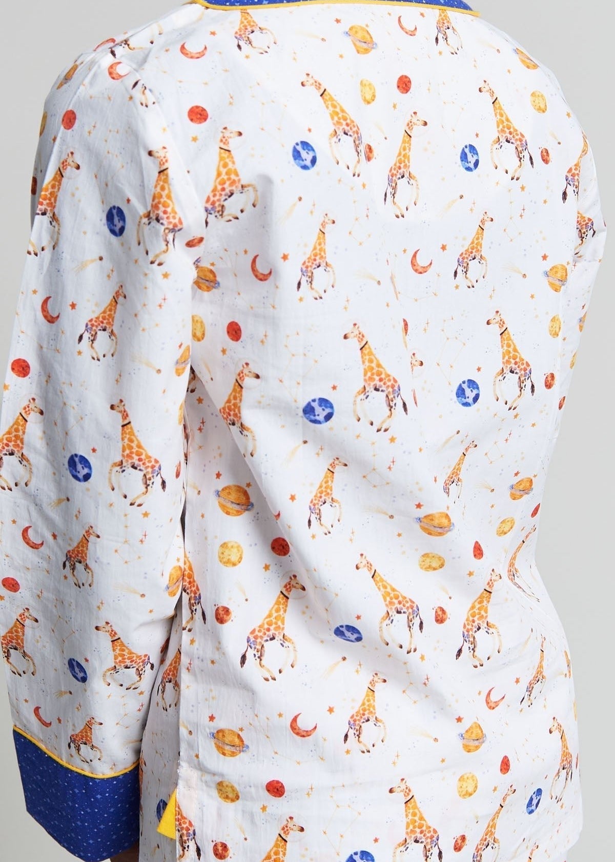 giraffe space odyssey - organic cotton kids pyjama set - Kutti Lulu