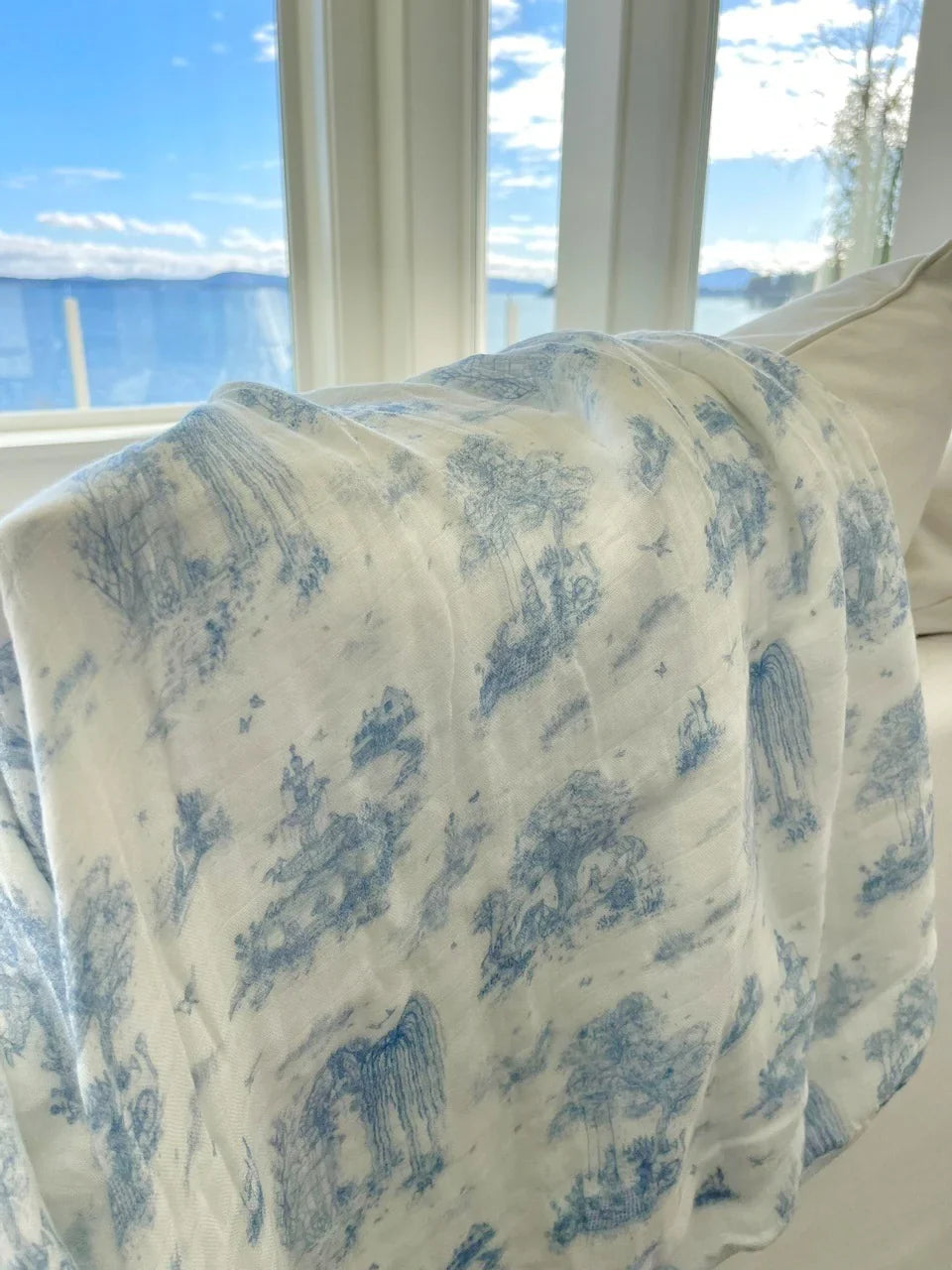The Gilded Bird Blue 'Spring toile' bamboo baby blanket - Rose & Albert