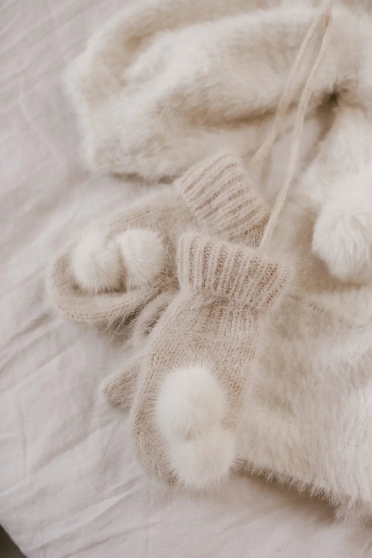 Petite Maison Kids Cream Cashmere Mittens - Rose & Albert