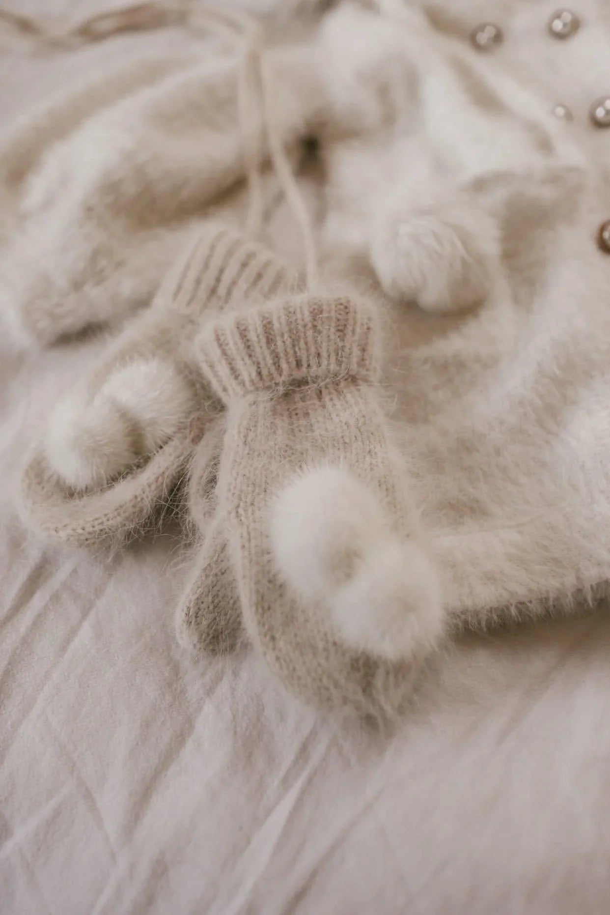 Petite Maison Kids Cream Cashmere Mittens - Rose & Albert