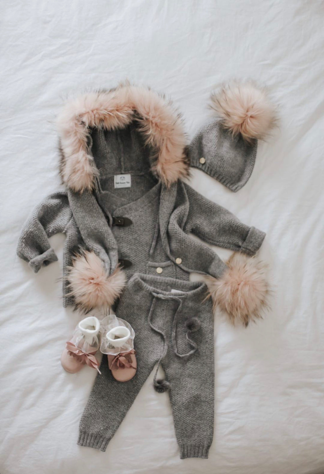 Petite Maison Kids honeycomb knit cashmere pom pants - Rose & Albert
