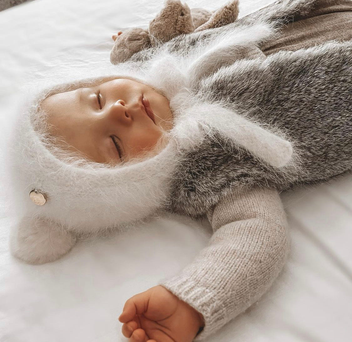 Petite Maison Kids White 'Teddy' Cashmere Hat - Rose & Albert